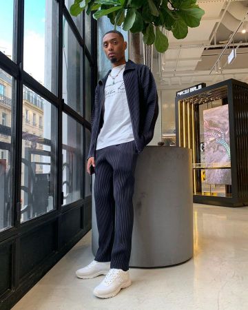 Zapatillas Chanel Low Top Trainer CC Triple White usadas por Take A Mic en la cuenta de Instagram de @takeamicofficiel