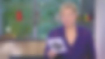 Camisa a cuadros azul, negra y rosa de Anne-Élisabeth Lemoine en C à vous el 13.12.2019