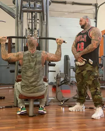 Shox and 270 react to Seth Gueko on the account Instagram of @sethguekofficiel