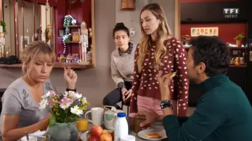 T-shirt jewelry Aurora (Julie Debazac) in Tomorrow belongs to us