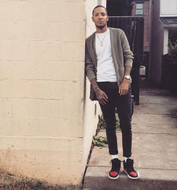 Las zapatillas nike air jordan 1 negras y rojas que lleva Jahlil Beats en la cuenta de Instagram de @jahlilbeats