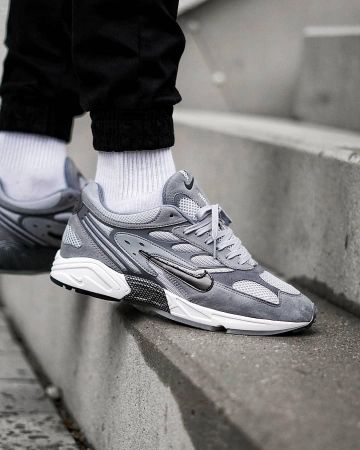 Air Ghost Racer Cool Grey Black sur le compte Instagram de @airmaxbichler