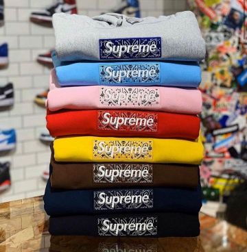 Sweat à Capuche Supreme Bandana Box Logo Bleu Clair sur le compte Instagram de @correctmerch