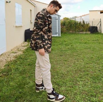 Jordan 1 Travis Scott por Travis Scott en la cuenta de Instagram de @b2erus__ 
