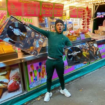 Balanciaga Track v2 (Blanco) de Gambi en la cuenta de Instagram de @gambinojetski