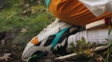 Shoe Aztrek in the video "Gigi" Hadid in the video Reebok | Gigi VS. Nature