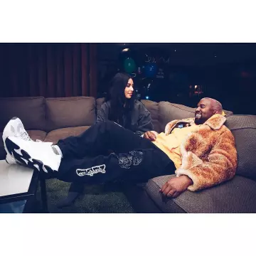 Yeezy 700 Analog de Kanye West sur le compte Instagram de @kanyewestt_official