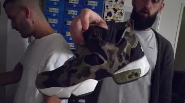 The pair camouflage Jeremy szy in the video IT HAS The APART from WHICH THE WHOLE WORLD DREAMS ! #LSDLV