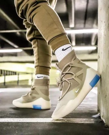 NIKE FOG en la cuenta de Instagram de @klekt