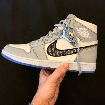 JORDAN 1 DIOR desde la cuenta de Instagram de @klekt