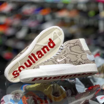 Sneakers sur le compte Instagram de @larrydeadstock