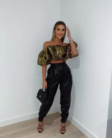 En Cuir noir Sac de Tia Lineker sur l'Instagram account @tialineker