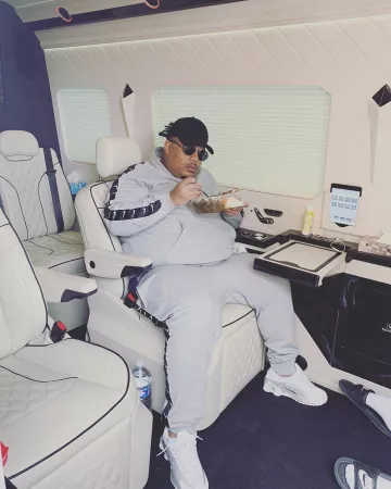 Nike Shox R4 (blanco/gris) de Naza en la cuenta de Instagram de @nazaofficiel