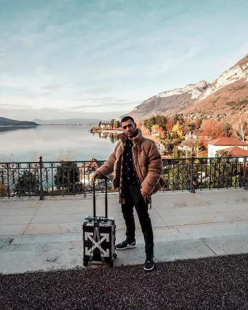 La valise Off-White de Anil Brancaleoni sur le compte Instagram de @anilbrancaleoni