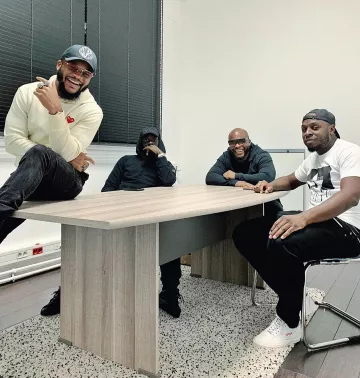 Vans Old Skool x Nasa by Dosseh en la cuenta de Instagram de @dossehofficiel