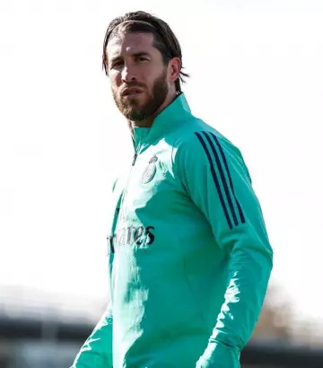 Haut d entrainement real madrid de Sergio Ramos sur le compte Instagram de @sergioramos