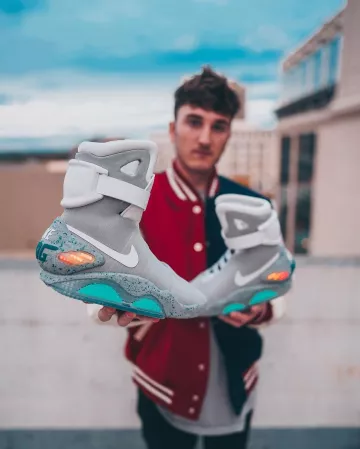 Sneakers Nike MAG Back to the Future (2016) Harrison Nevel on the account Instagram of @harrisonnevel