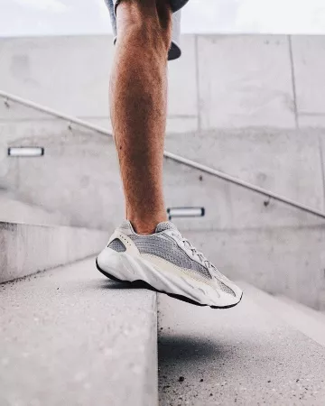 Adidas Yeezy 700 V2 Estática en la cuenta de Instagram de @notoriousboxofficial