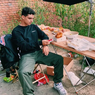 Crewneck Avnier Black Seezy account on the Instagram of @iamseezyy