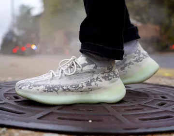 Las zapatillas Yeezy 380 Alien que lleva Seth Fowler en su cuenta de Instagram @realsethfowler