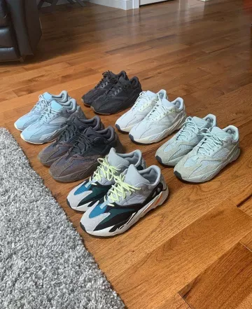 Adidas Yeezy 700 Mauve en la cuenta de Instagram de @notoriousboxofficial