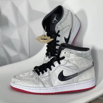 El par Nike Air Jordan 1 Mid Fearless CLOT de Seth Fowler en su cuenta de Instagram @realsethfowler