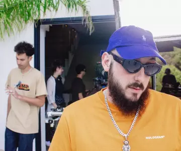 Hologram T shirt Even Orange Caballero on the account Instagram of @caballerobxl