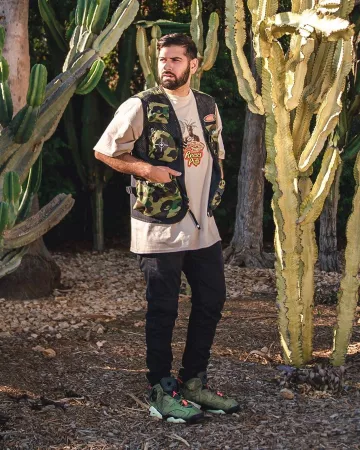 Sneakers Nike Air Jordan 6 Travis Scottt worn by Qias Omar on his account Instagram @qiasomar