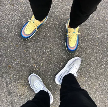 Nike x cardigan worn by vinceeh on the account Instagram of @vinceeh_ 