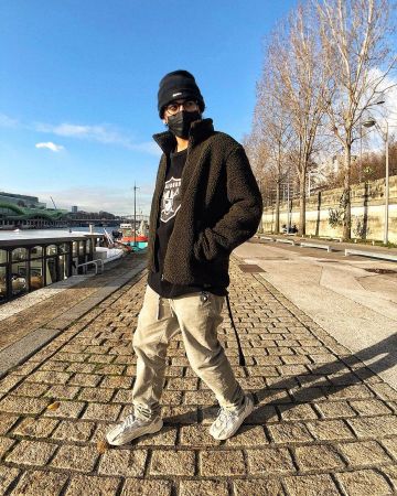 Yeezy 700 V2 static DIEGO en la cuenta de Instagram de @diegoparis