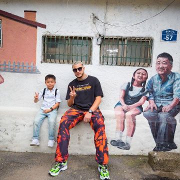 Sneakers Nike Zoom Vomero 5 of DJ Snake on his account Instagram @djsnake