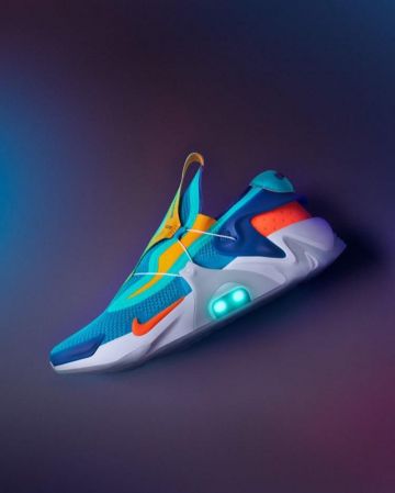 Nike ADAPT Huarache Hyper Jade en la cuenta de Instagram de @sneakrstory