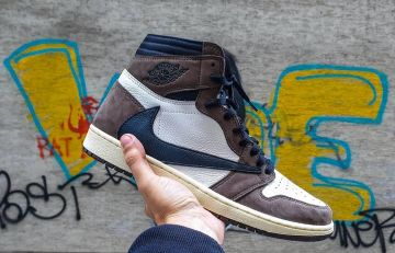 Jordan 1 Retro High Travis Scott sur le compte Instagram de @thesneakerview