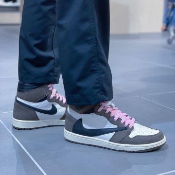 Jordan 1 high travis scott en la cuenta de Instagram de @b2erus__