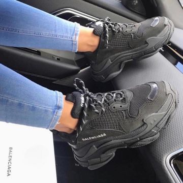 Balenciaga Triple S Triple Black (Reedición 2018) (Pre-Distressed)Balenciaga Triple S Triple Black (Reedición 2018) (Pre-Distressed) sur le compte Instagram de @quezappas