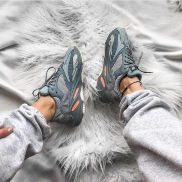 Adidas Yeezy Boost 700 Inertia sur le compte Instagram de @quezappas