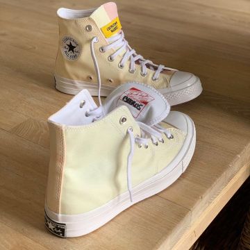 Convers chinatown market on the account Instagram of @b2erus__