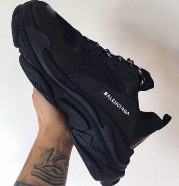 Balenciaga Triple S Triple Black (Reedición 2018) (Sin estrés) en la cuenta de Instagram de @quezappas