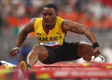 Nike superfly elite of Omar McLeod on the account Instagram of @_warrior_child_