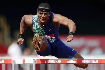 Nike superfly elite of Omar McLeod on the account Instagram of @_warrior_child_