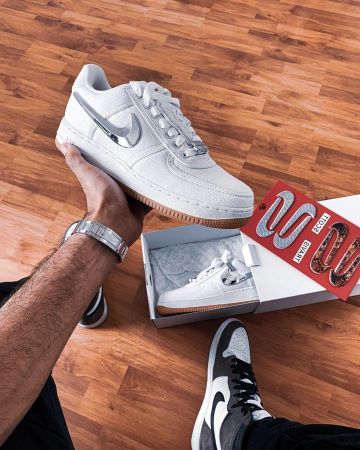 Air Force 1 Low Travis Scott (AF100) por Anil Brancaleoni en la cuenta de Instagram de @anilbrancaleoni