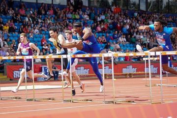 Nike superfly elite of Omar McLeod on the account Instagram of @_warrior_child_