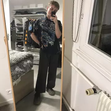 Chemise Dragon de La routine sur le compte Instagram de @laroutineyt