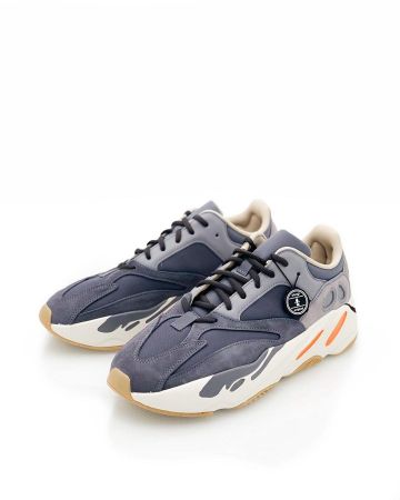 Adidas Yeezy Boost 700 Magnet on the account Instagram of @pluggi_de