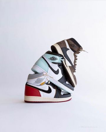 TS NIKE JORDAN 1 2019 SWOOSH INVERSE sur le compte Instagram de @snkrsonly