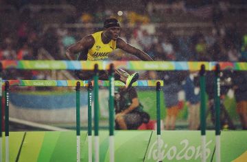 Nike zoom superfly elite of Omar McLeod on the account Instagram of @_warrior_child_