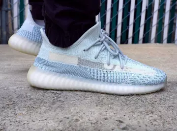 Yeezy 350 V2 cloud white sur le compte Instagram de @realsethfowler