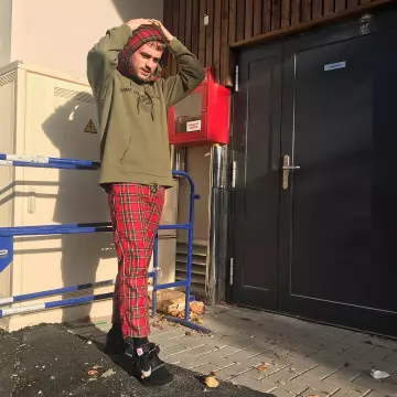 Hoodie Supreme X CDG porté par La routine sur le compte Instagram de @laroutineyt