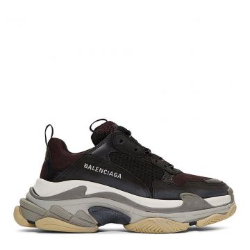 Balenciaga Triple S Black Burgundy en la cuenta de Instagram de @sneakerboy