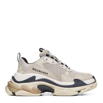 Balenciaga Triple S Vanilla (W) en la cuenta de Instagram de @sneakerboy